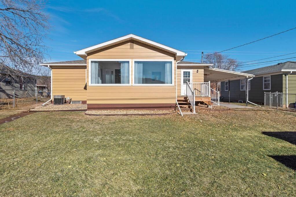 Unique 4 Season Porch 6 Queen Beds Huge Space Rapid City Exteriör bild