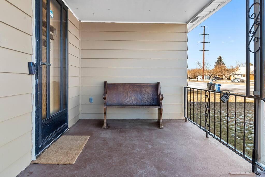 Unique 4 Season Porch 6 Queen Beds Huge Space Rapid City Exteriör bild
